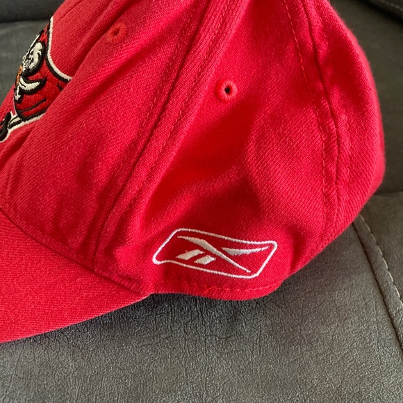 Tampa Bay Buccaneers Reebook Red Cap Previously Owned. Stretch Pirate 
B18 - Picture 4 of 9